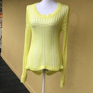 Billabong crocheted / knitted top